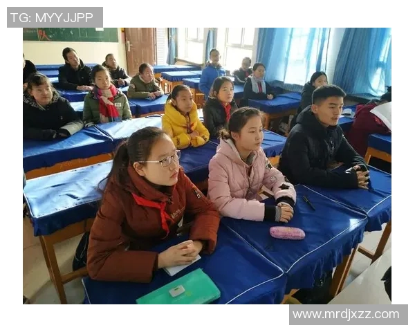 简约风格足球明星素描画像，展现经典瞬间与个性魅力