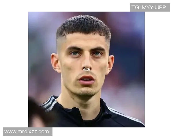 足球明星帅气男头像，展现运动与魅力的完美结合，演绎激情与自信的风采