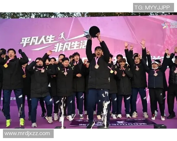 足球明星携手公益助力社会发展 点燃希望之火 足球明星携手公益助力社会发展 点燃希望之火